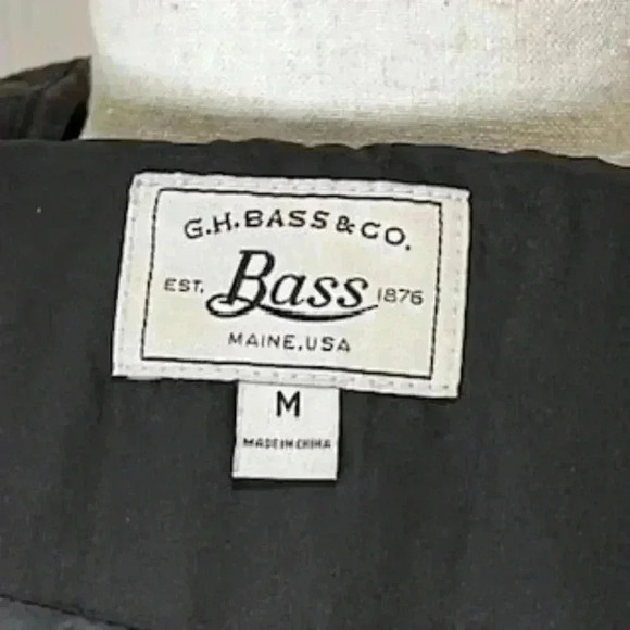 GH Bass Woman’s Hooded‎ Quilted Snap Front Vest Size Medium - Picture 8 of 12